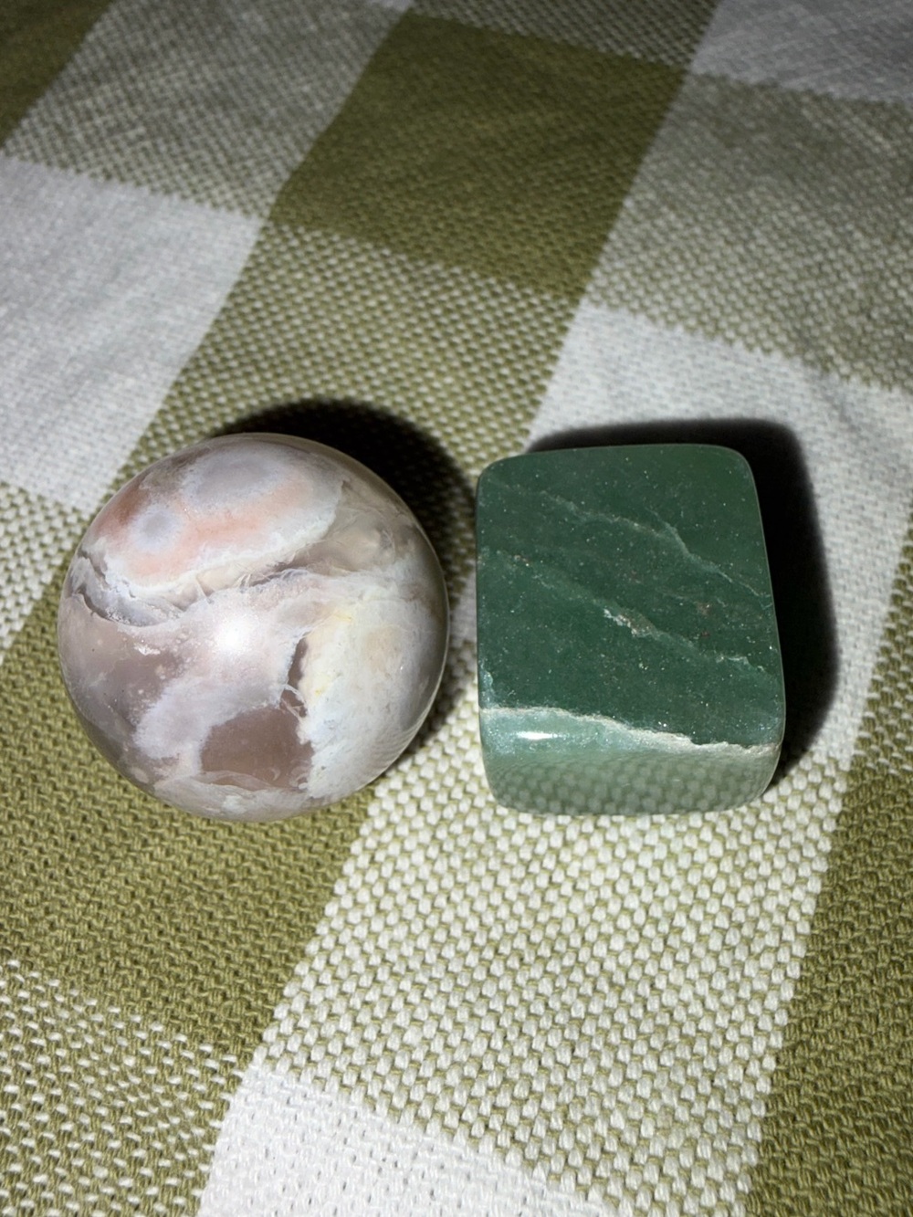 FLOWER AGATE MINI SPHERE AND GREEN AVENTURINE CUBE